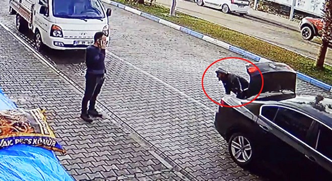 Üzeri kirli işçisini otomobilinin bagajında taşıdı
