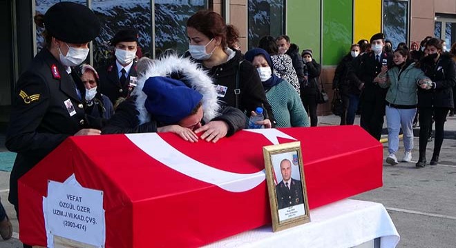 Uzman jandarma çavuş, silahından çıkan kurşunla hayatını kaybetti