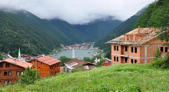 Uzungöl'de yıkım kararı verilen binalardan 17'si tıraşlanacak