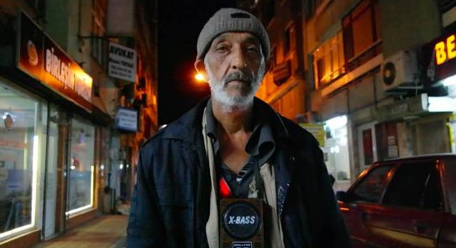 Uzuvlarını kaybetmeye başlayan tiryaki, sigaradan vazgeçmiyor