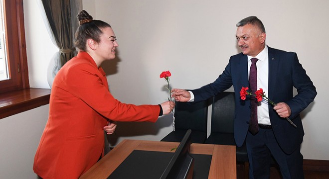 Vali Yazıcı, 8 Mart Dünya Kadınlar Günü'nü kutladı