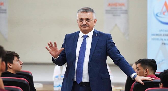 Vali Yazıcı: Meslek liseleri Türkiye'nin geleceğinde çok önemli