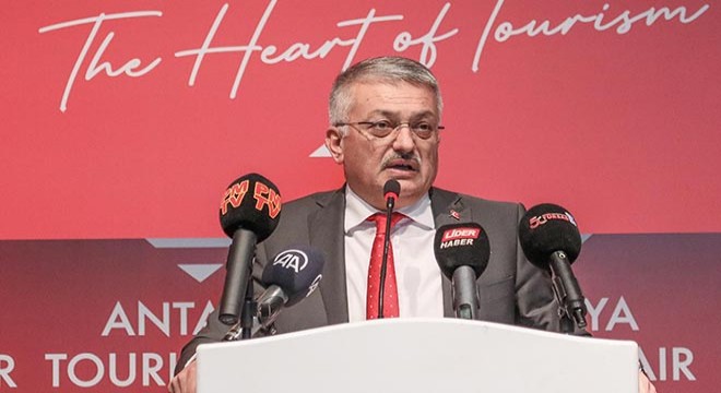 Vali Yazıcı: Uçakla 12 milyon 545 bin turist Antalya'ya geldi