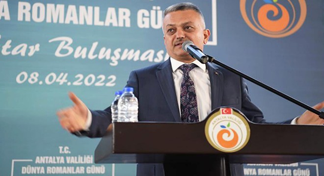 Vali Yazıcı'dan Romanlara iftar yemeği