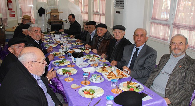Vali Yılmaz yaşlılarla buluştu