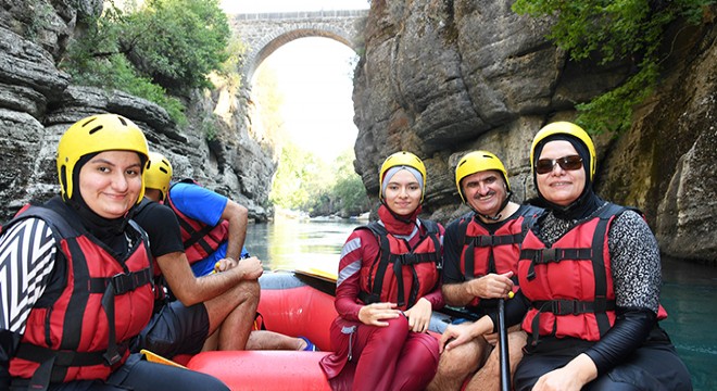 Vali Karaloğlu rafting yaptı