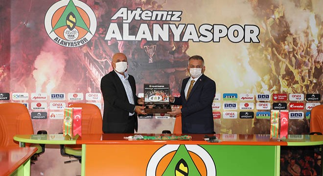 Vali Yazıcı dan Alanyaspor a ziyaret