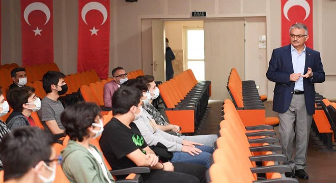 Validen, gençlere 'seveceğiniz mesleği yapın' tavsiyesi