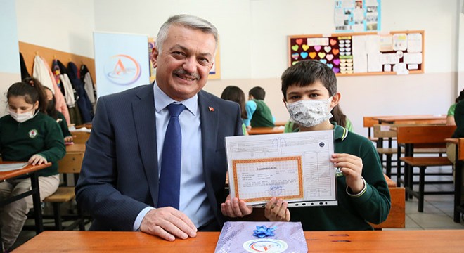 Validen öğrencilere çağrı: Bir kitap da vali amcanız için okuyun