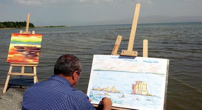 Van Gölü'nde gün yüzüne çıkan mikrobiyalitler ressamlara ilham oldu