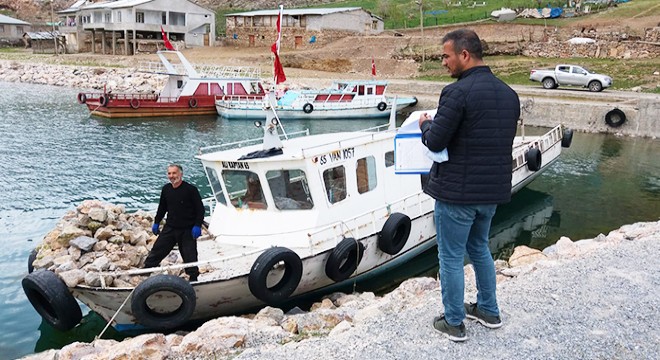 Van Gölü'ndeki balıkçı tekneleri denetlendi