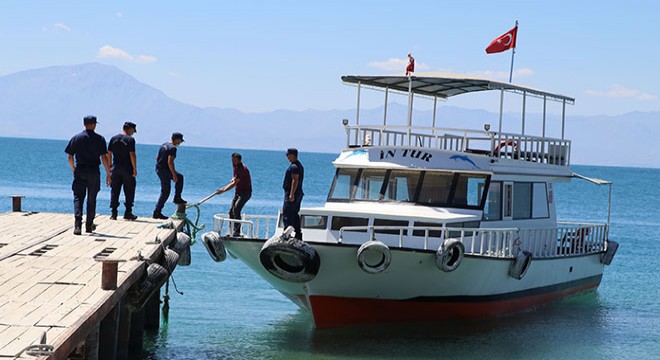 Van Gölü'ndeki çalışmalar 41 gündür sürüyor