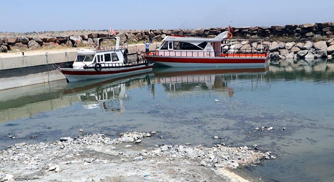 Van Gölü'ndeki çekilme, balıkçı barınaklarını tehdit ediyor
