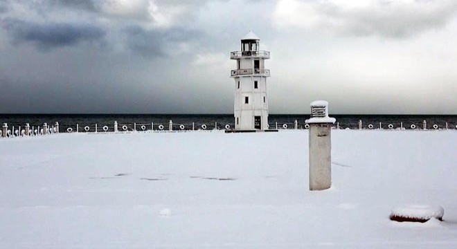 Van'da 99 mahalle ve mezra yolu, kardan kapandı