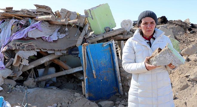 Van'da deprem bölgesinde inceleme