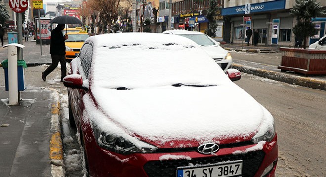 Van'da kar; 33 yerleşime ulaşım kapandı