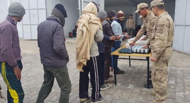 Van'ın 6 ilçesinde 241 kaçak göçmen yakalandı