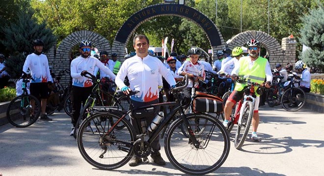 Van Gölü için 430 kilometre pedallayacaklar