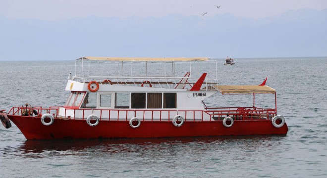 Van Gölü nde batan tekne, Row ve Sonar cihazlarıyla aranıyor