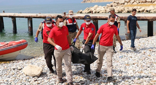 Van Gölü nde batan tekneden 3 ceset daha çıkarıldı