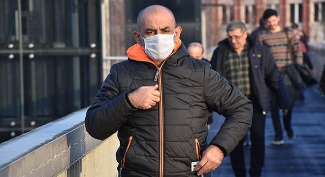 Vatandaşlardan toplu ulaşımda maskeli önlem