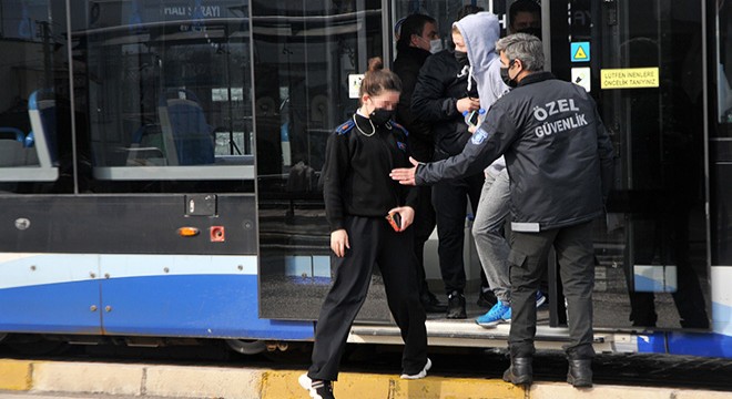 Vatman Ayşenur: Ray çok kaygandı, çarpmayı önleyemedim