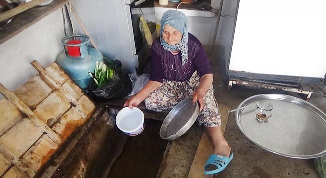 Venedik'i andıran köyde evlerin altından su akıyor
