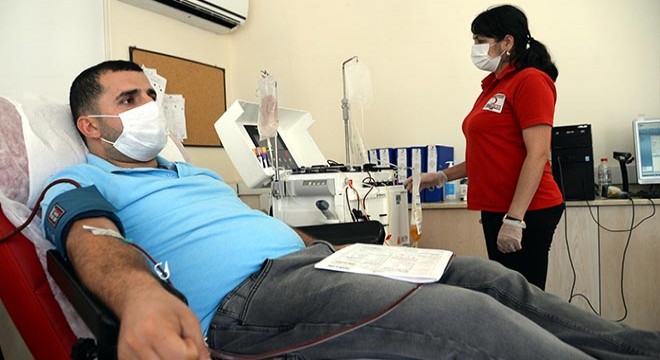 Virüsü yendi, plazma bağışladı