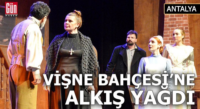 Vişne Bahçesi'ne alkış yağdı