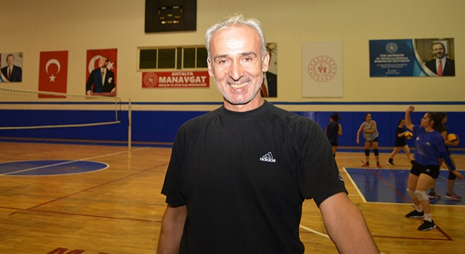 Voleybolun ustaları geleceğin sultanlarını yetiştiriyor