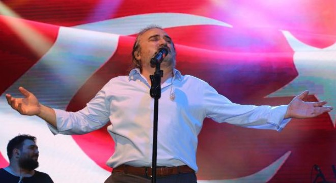 Volkan Konak: Hayatımızı verircesine şarkı söyleriz
