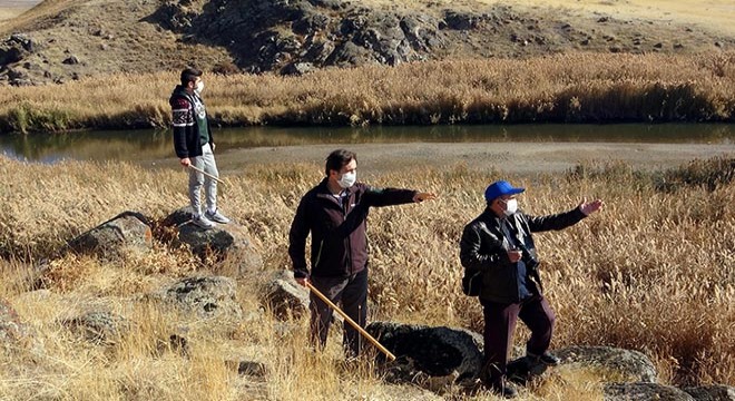 Yaban domuzu korkusu yüzünden sopasız çıkmıyorlar