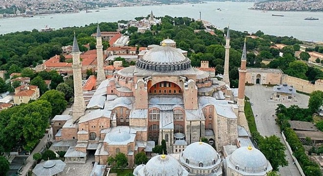 Yabancı turistlerin Ayasofya'ya girişi ücreti 25 euro olacak