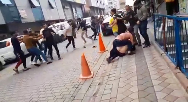 Yabancı uyrukluların çay molasındaki kavgası kamerada