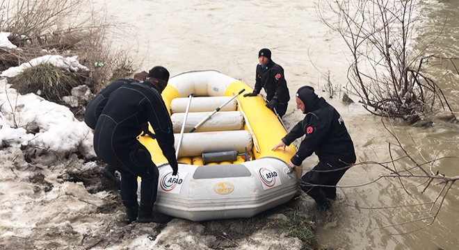 Yağmur, Karasu ve Murat Nehri'nin birleştiği noktada aranıyor