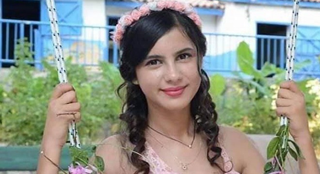 Yağmur'un cesedinin bulunduğu yere karanfil bıraktılar