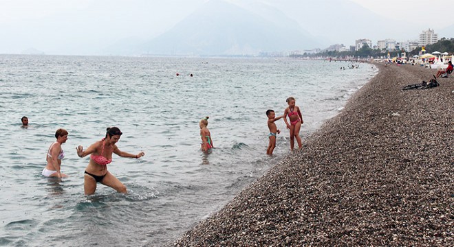 Yağmur altında deniz keyfi