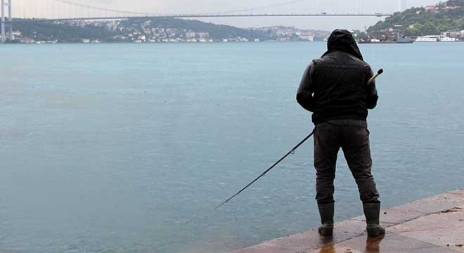 Yağmura rağmen balık tutup yürüyüş yaptılar