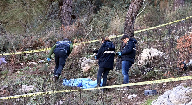 Yakınını arayıp haber verdikten sonra, intihar etti
