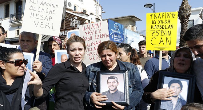 Yakınlarını trafik kazasında kaybedenlerin 'adalet' isyanı