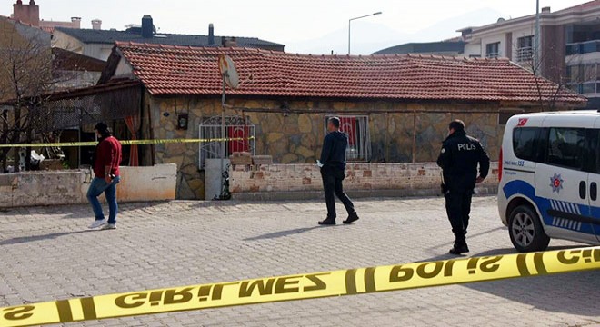 Yalnız yaşayan adam evinde ölü bulundu