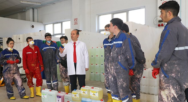 Yalova'da, lise öğrencileri 4 ton dezenfektan üretti