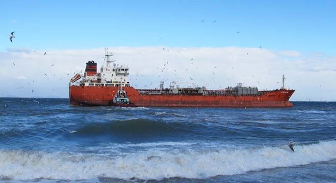 Yalova'da yük gemisi karaya oturdu