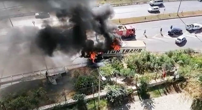 Yangın çıkan TIR'ın dorsesinde hasar oluştu