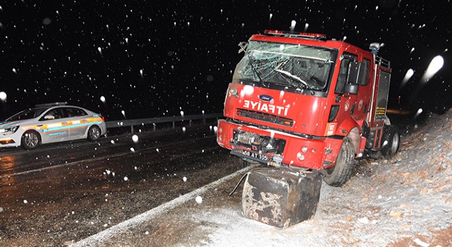 Yangına giden itfaiye aracı devrildi: 5 yaralı