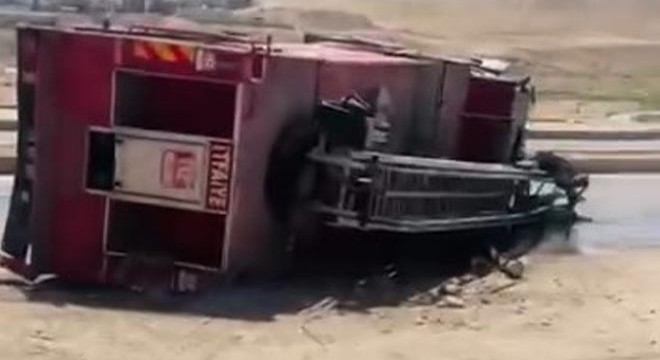 Yangına giden itfaiye aracı devrildi: 5 yaralı
