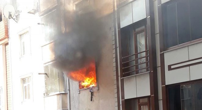Yangında mahsur kalanları itfaiye kurtardı