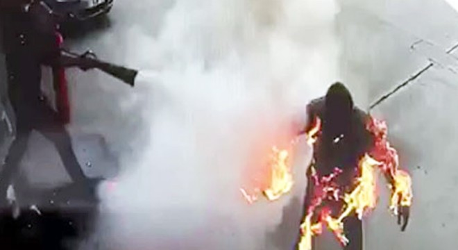 Yangında 2 işçinin alevler içinde kalması kamerada