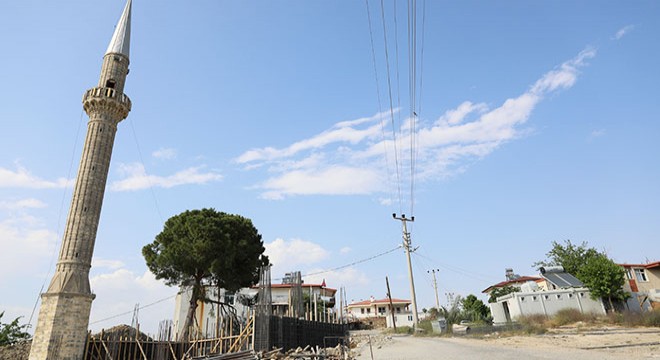 Yangında harap olan tarihi cami yeniden inşa ediliyor