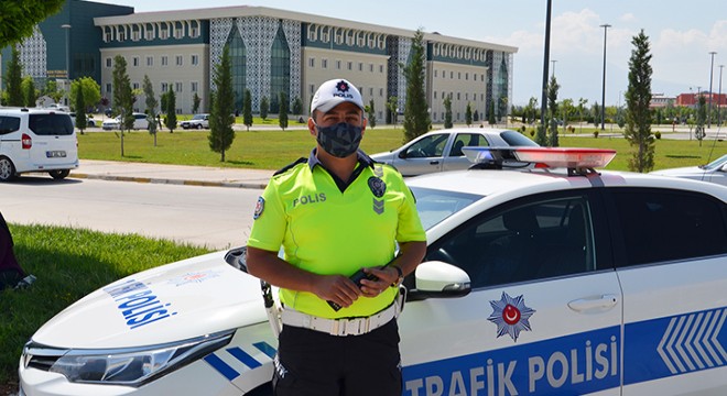 Yanlış otobüse binen genci sınava polis yetiştirdi